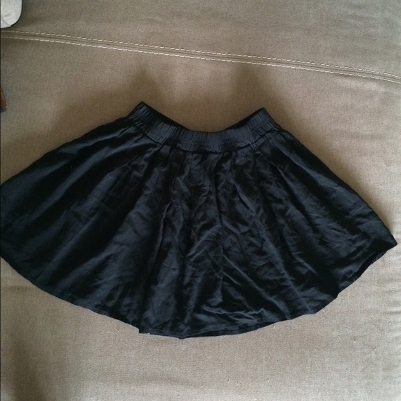Black brandy Melville skirt