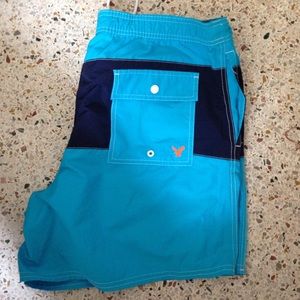American Eagle men's swimming trunks 🌊