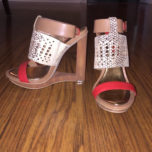 BCBGMaxzaria- tan/ivory/orange heel NWOT