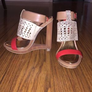 BCBGMaxzaria- tan/ivory/orange heel NWOT
