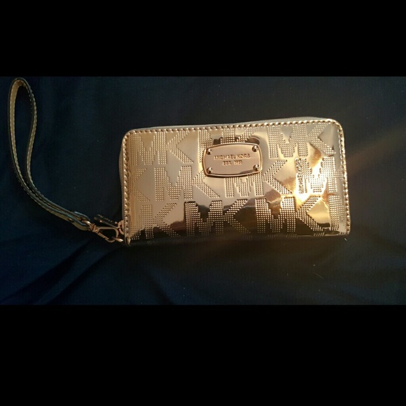 Michael Kors Handbags - Michael Kors wallet/phone case wristlet