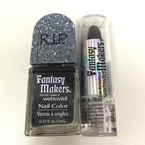 Halloween costume accessories/makeup 😈