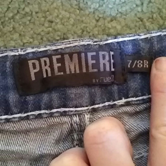 Flared bottom Premiere Jeans Rue21 cute Ripped. - Picture 2 of 4