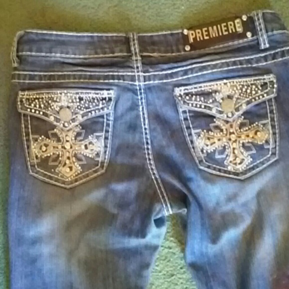 Flared bottom Premiere Jeans Rue21 cute Ripped. - Picture 3 of 4