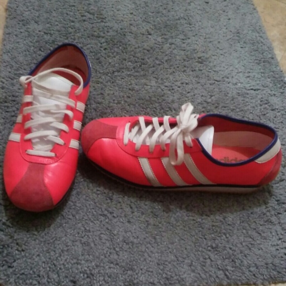 Adidas shoe. - Picture 1 of 2