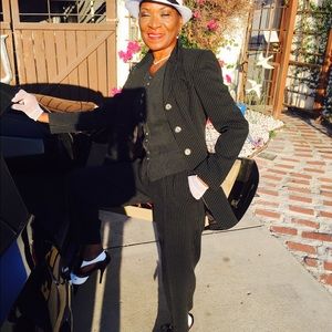 Meet your Posher, Connie