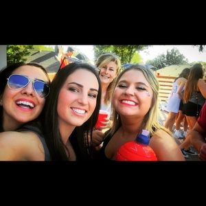 Meet your Posher, Danielle