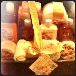 Body & Earth Gift Basket