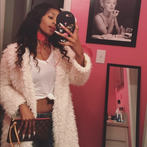 Meet your Posher, Lay - Picture 2 of 2