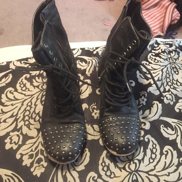 Combat boots