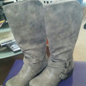 Womens boots size 8