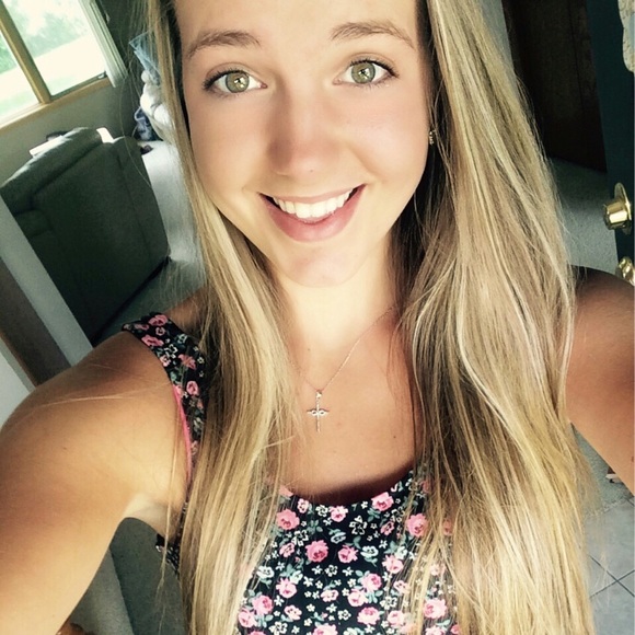 Meet your Posher, Sara - Picture 1 of 1