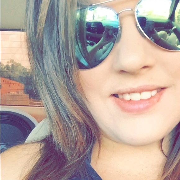 Meet your Posher, Lisa - Picture 1 of 1