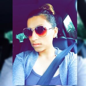 Meet your Posher, Claudia