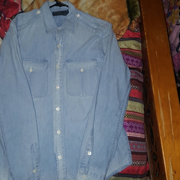 Button up - Picture 1 of 1