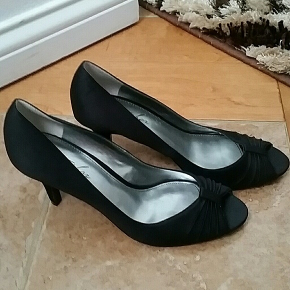 Heels - Picture 2 of 3