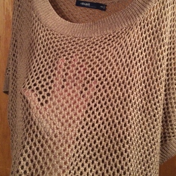 Short sleeve winter sweater with sparkle threads. - Picture 2 of 3