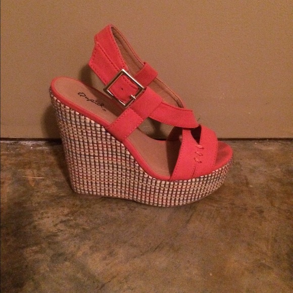 Cute orange wedges with colorful heel detail! - Picture 2 of 3