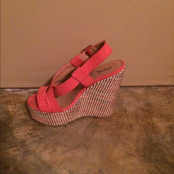 Cute orange wedges with colorful heel detail! - Picture 3 of 3