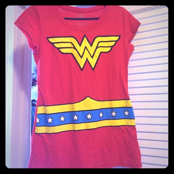 Wonder Woman shirt wo cape