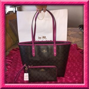 Pre Weekend Sale!!! Coach Signature Canvas Tote