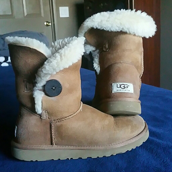 Size 7 beige bailey button authentic uggs