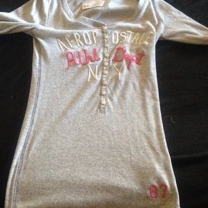 Aéropostale shirt.