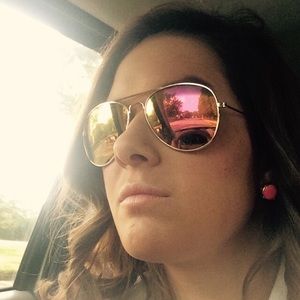 Meet your Posher, Kayla