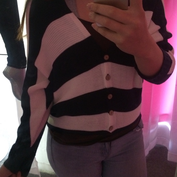 Cardigan - Picture 4 of 4