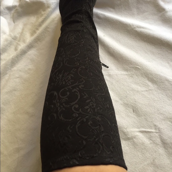 🌟one of a kind Jacquard scroll fabric boots.🌟 - Picture 2 of 4