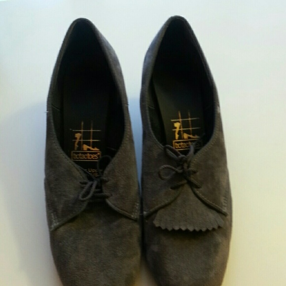 Beautiful Gray Shoes - Picture 2 of 4