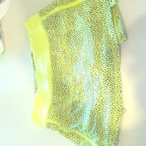 Brand new never worn lulu lemon skirt!!!!!!!