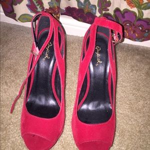 Red hot heels 💋👠