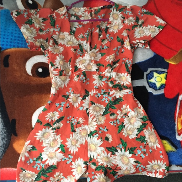 Flower romper! Size s/m orangeish!