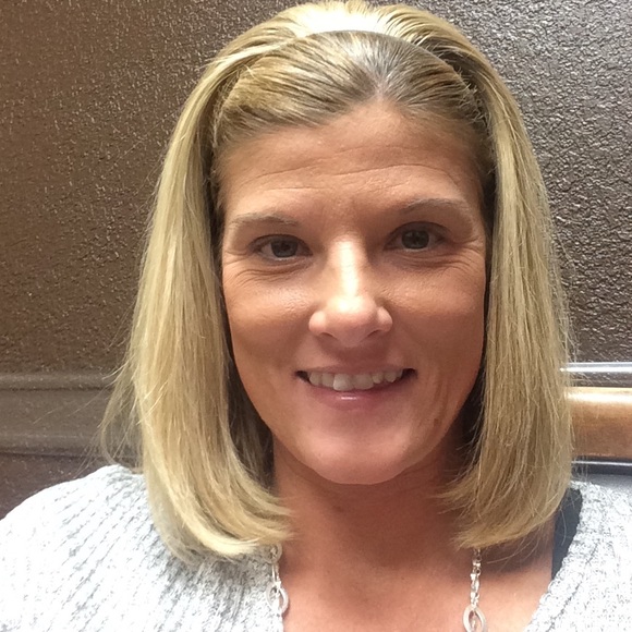 Meet your Posher, Lori - Picture 1 of 1