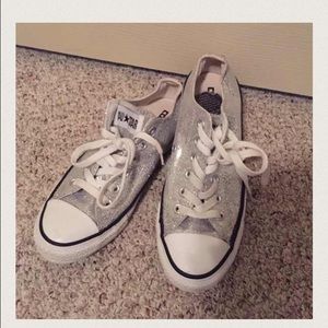 Sparkly converse 💁🏻