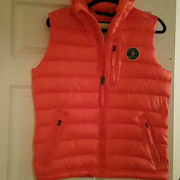 Mens Vest NWT