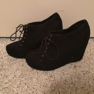 Black Poppy wedges