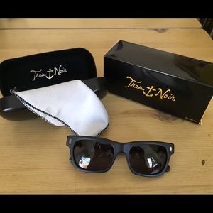 Tres Noir unisex sunglasses