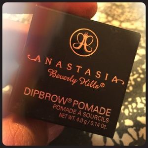Anastasia dipbrow pomade.