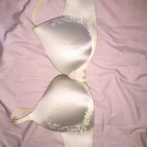 Off white seamless push up bra