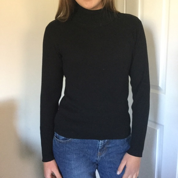 Valerie Stevens Sweaters - 🍁🍂Black Silk Knit Top🍂🍁