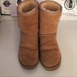 DO NOT BUY , selling to another posher