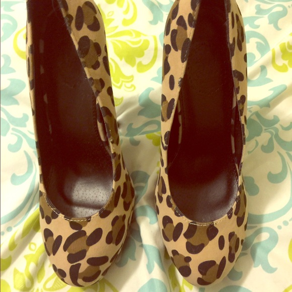 SOLD Platforms pumps like NEW