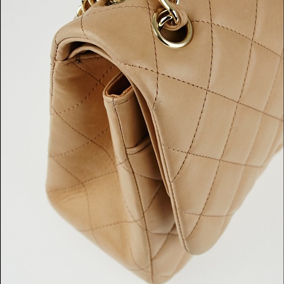 Chanel Beige Gold Chain Lambskin Jumbo Handbag Hot - Picture 2 of 4
