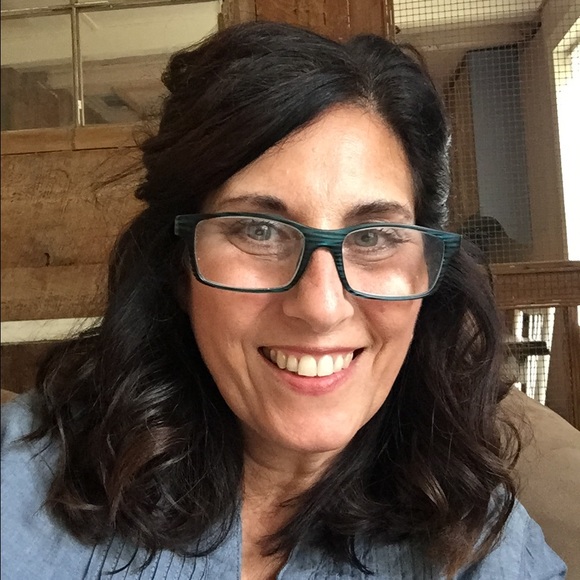 Meet your Posher, Leslie - Picture 1 of 1