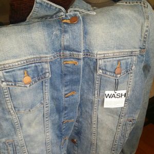NWT Gap maternity jean jacket 24 hr sale!