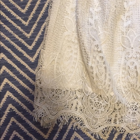 Lace dress - Picture 2 of 3