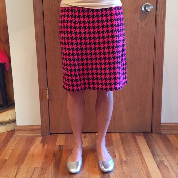 Hot pink & black Houndstooth pencil skirt