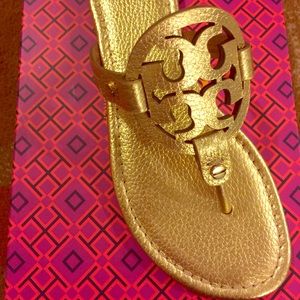 Tori Burch MILLER METALLIC GOLD SANDAL, size 7